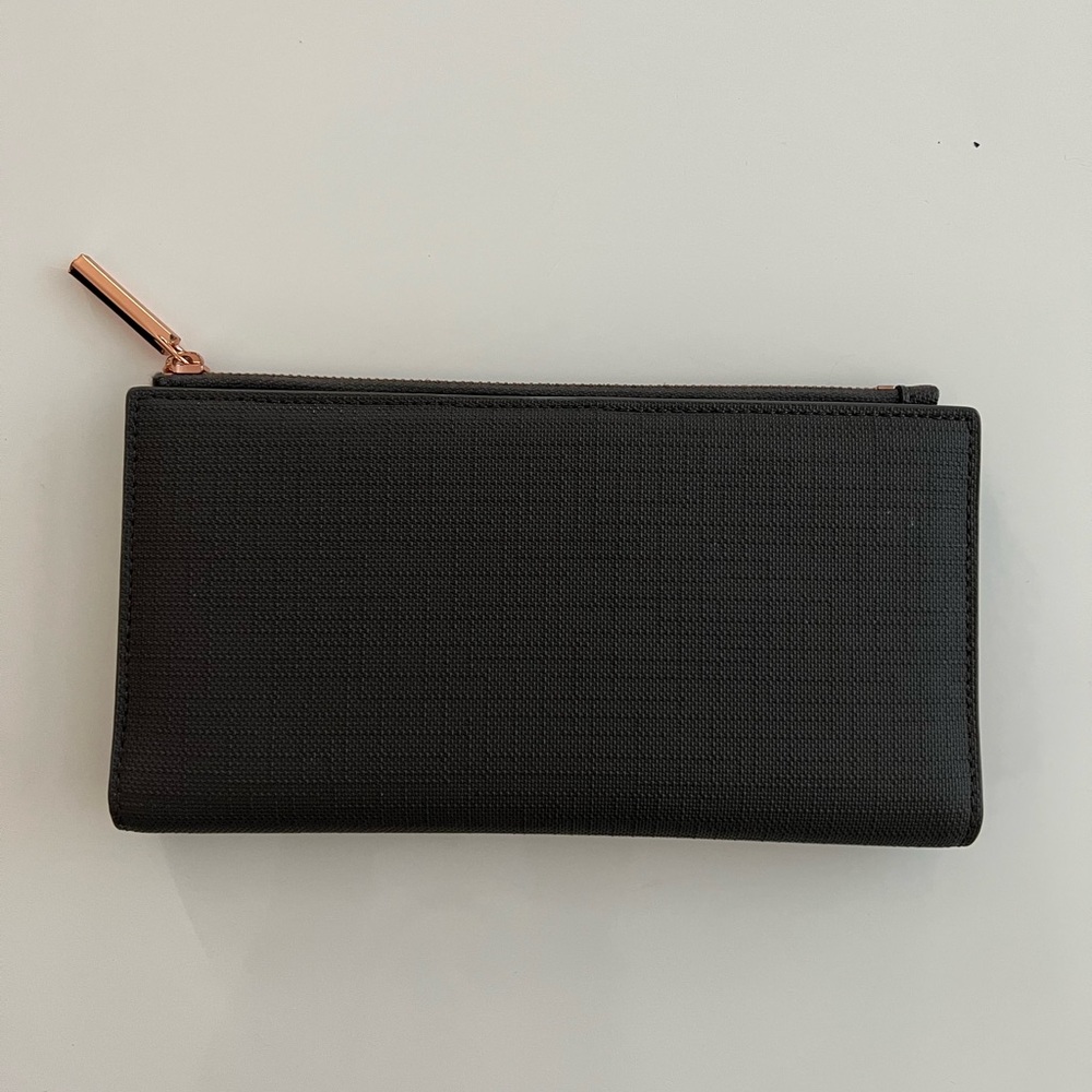 Dagne Dover wallet